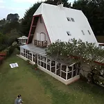 Casa Completa Ensolarada no Alto do Capivari com Vista Infinita